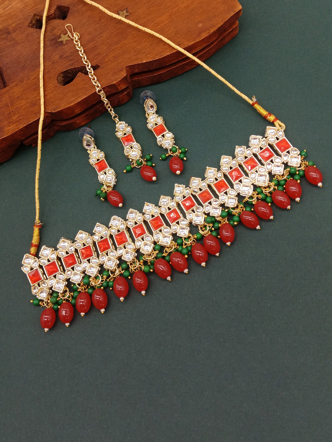 

AASHISH IMITATION Gold-Plated Stone-Studded & Pearl Beaded Jewellery Set