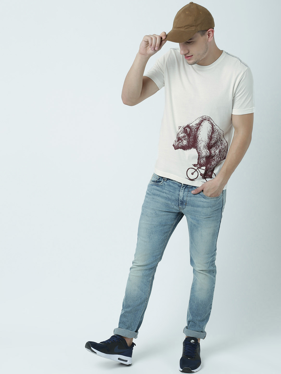 

Huetrap Men Off-White Printed Round Neck T-shirt
