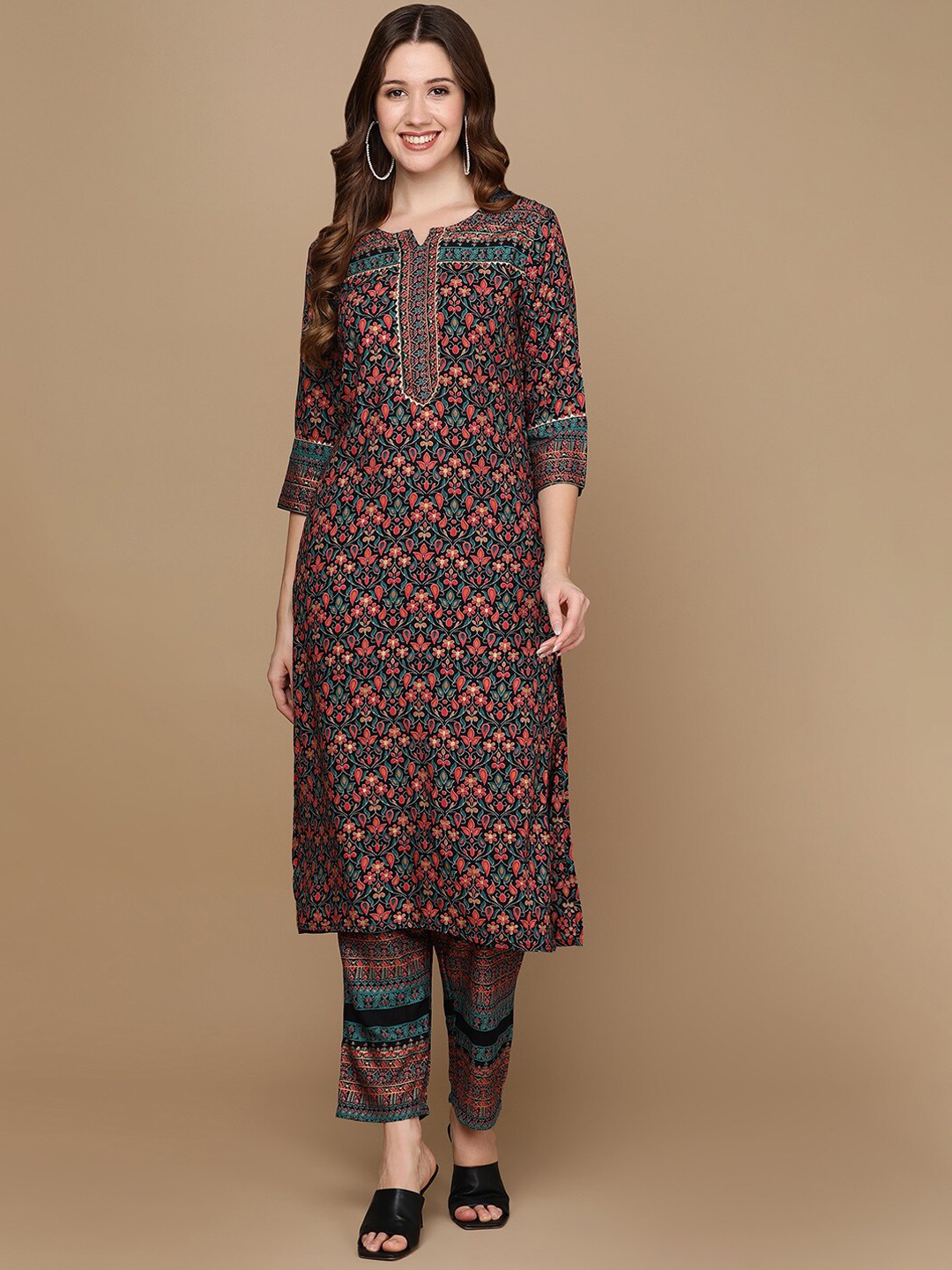 

Senyora Floral Printed Gotta Patti Kurta With Trousers, Black