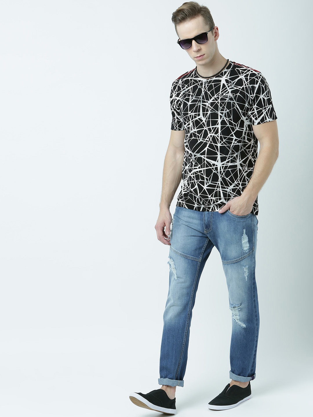 

Huetrap Men Black & White Printed Round Neck T-shirt