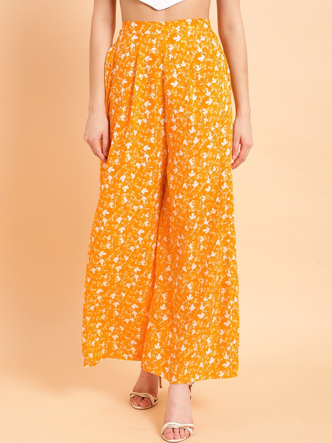 

MINT STREET Women Floral Printed Mid-Rise Trousers, Yellow