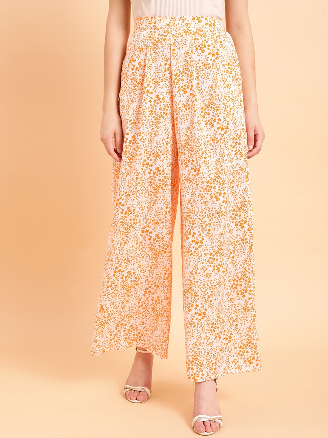 

MINT STREET Women Floral Printed Mid-Rise Pleated Trousers, Multi