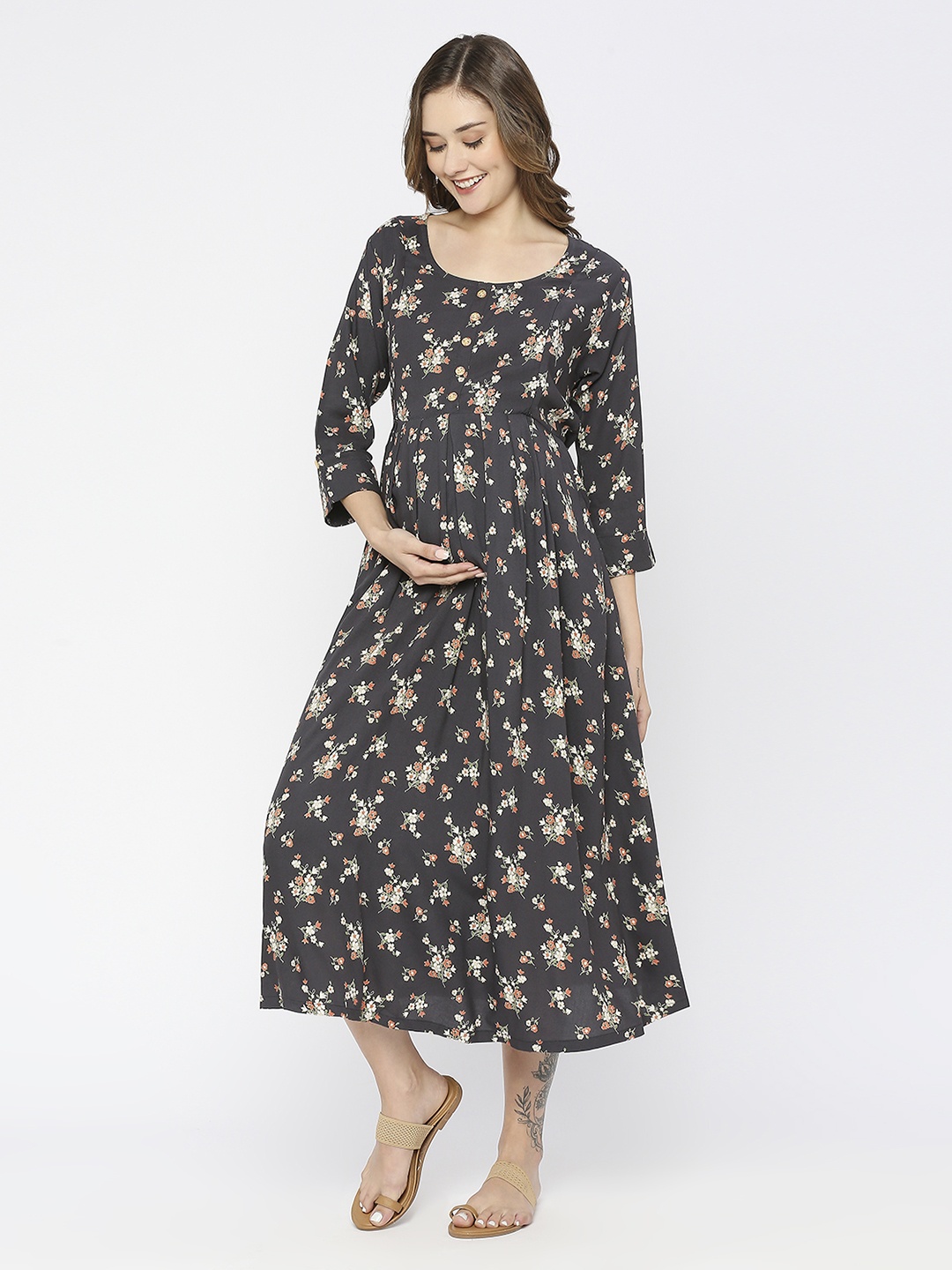 

MeeMee Grey Floral Printed Cotton Fit & Flare Maternity Dress with Feeding Zip