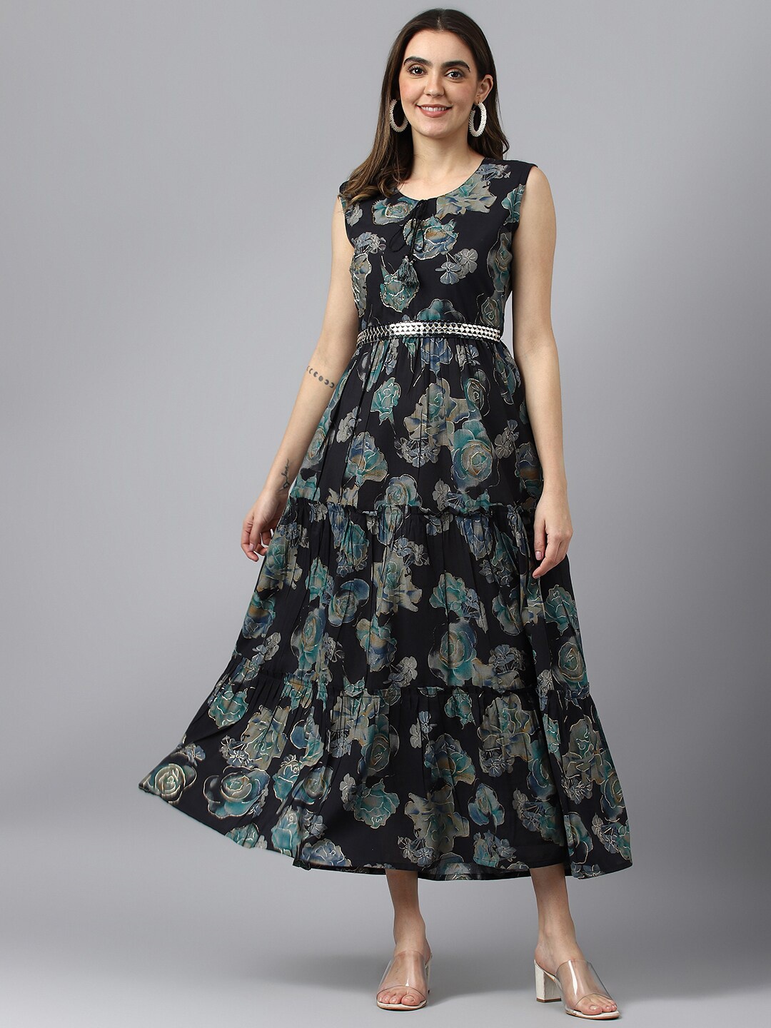 

Ishin Black Floral Print Maxi Dress