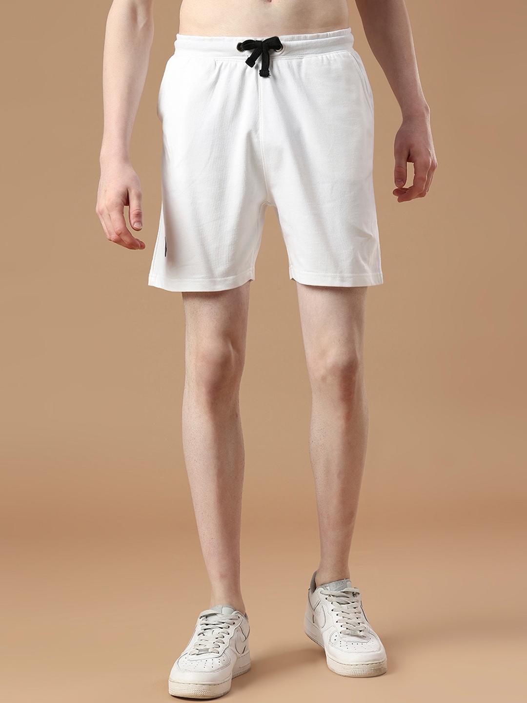 

Manaca Men Mid-Rise Cotton Shorts, White