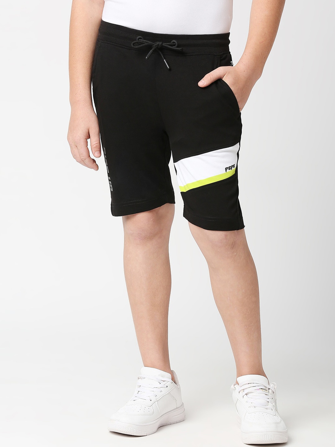 

Pepe Jeans Boys Mid-Rise Pure Cotton Shorts, Black