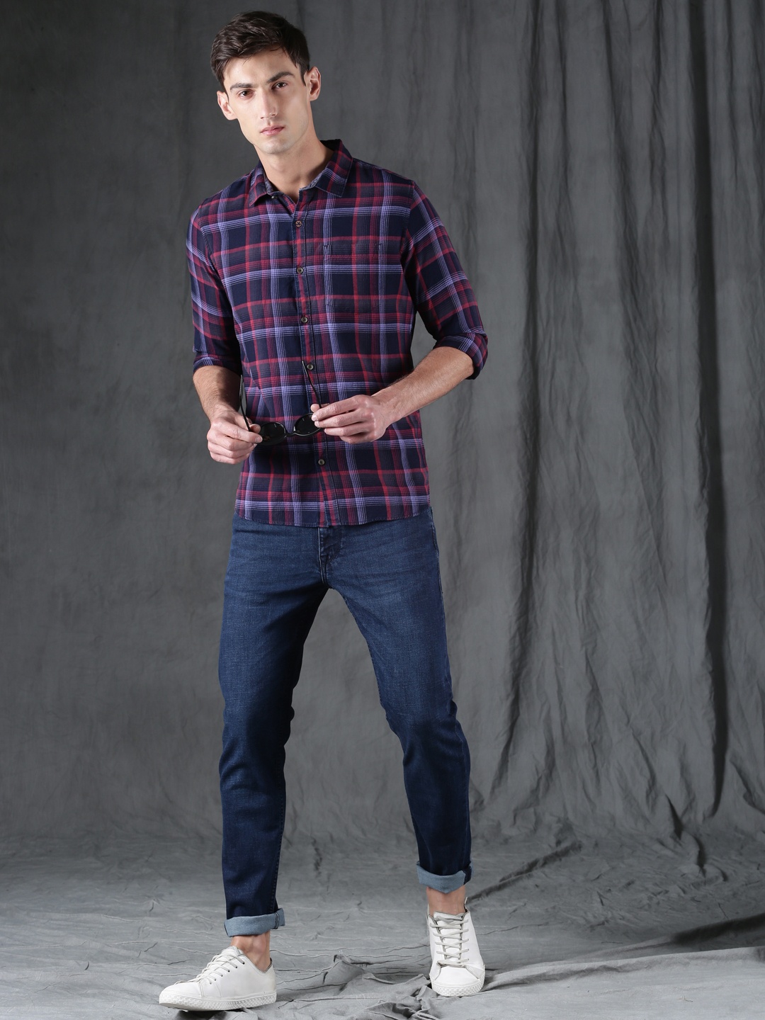 

WROGN Men Navy Blue & Pink Slim Fit Checked Casual Shirt