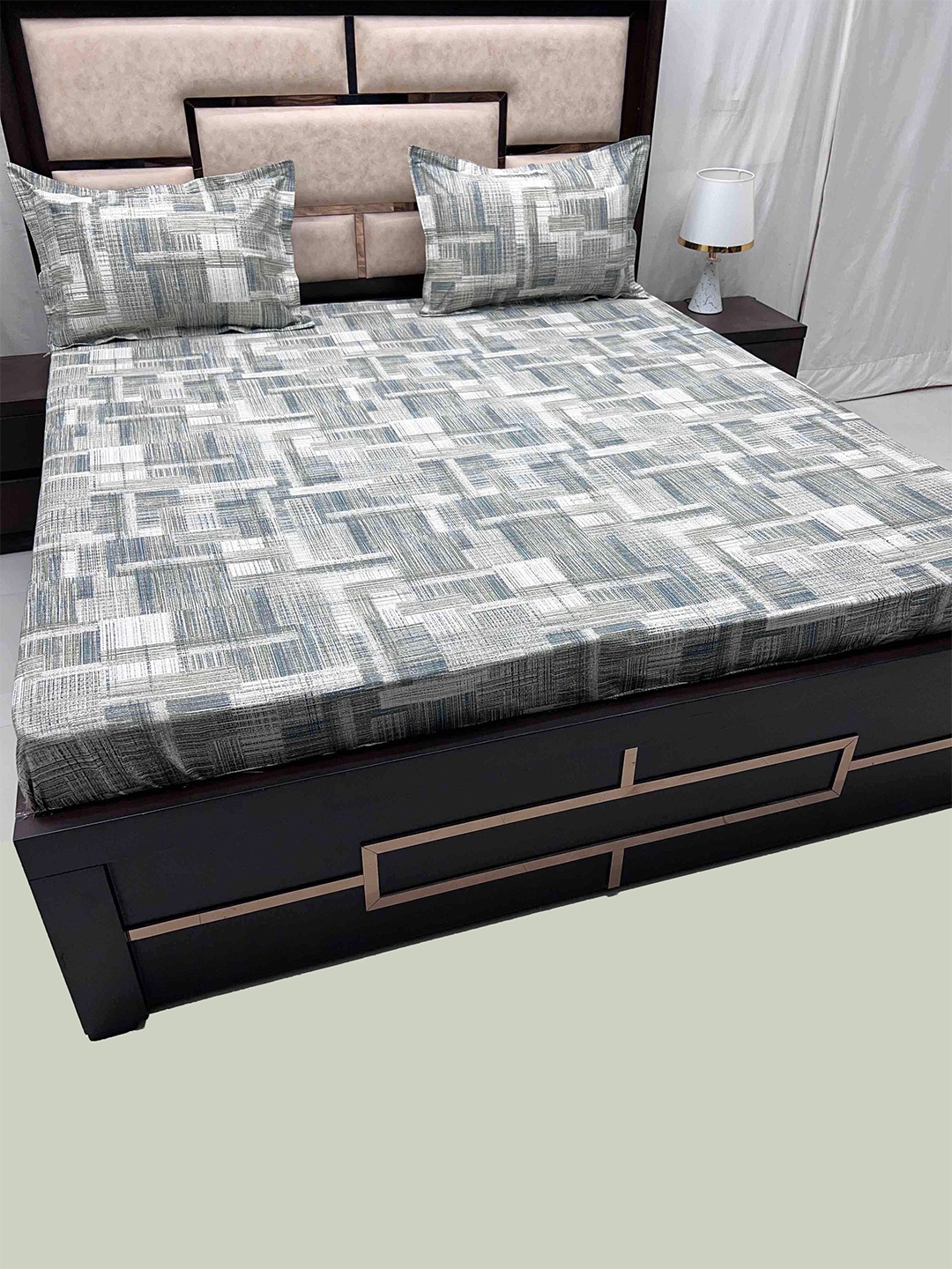 

Pure Decor Velar Grey & Green 400 TC King Bedsheet With 2 Pillow Covers