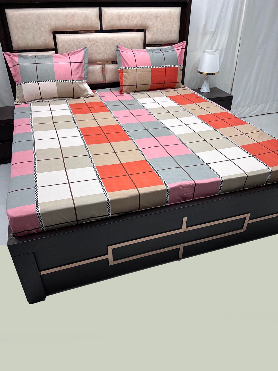 

Pure Decor Castle Pink & Red Geometric 300 TC King Bedsheet With 2 Pillow Covers