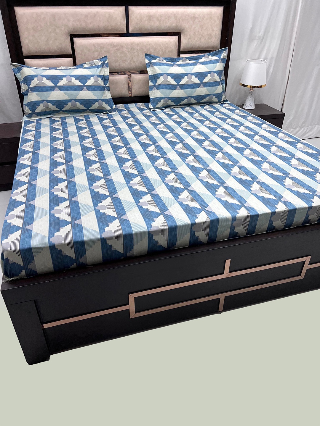 

Pure Decor Velar Blue & White 400 TC King Bedsheet With 2 Pillow Covers