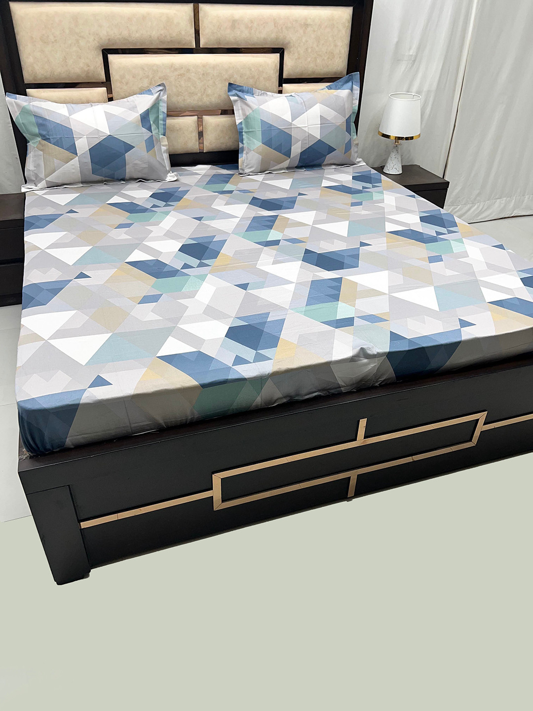 

Pure Decor Divine Fur Grey & Blue Geometric King Bedsheet With 2 Pillow Covers