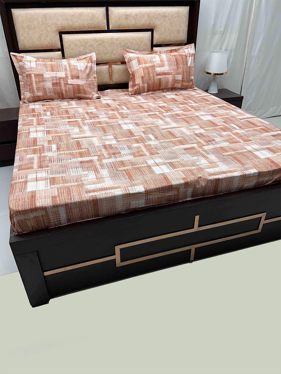 

Pure Decor Velar Brown & White Printed 400 TC King Bedsheet With 2 Pillow Covers