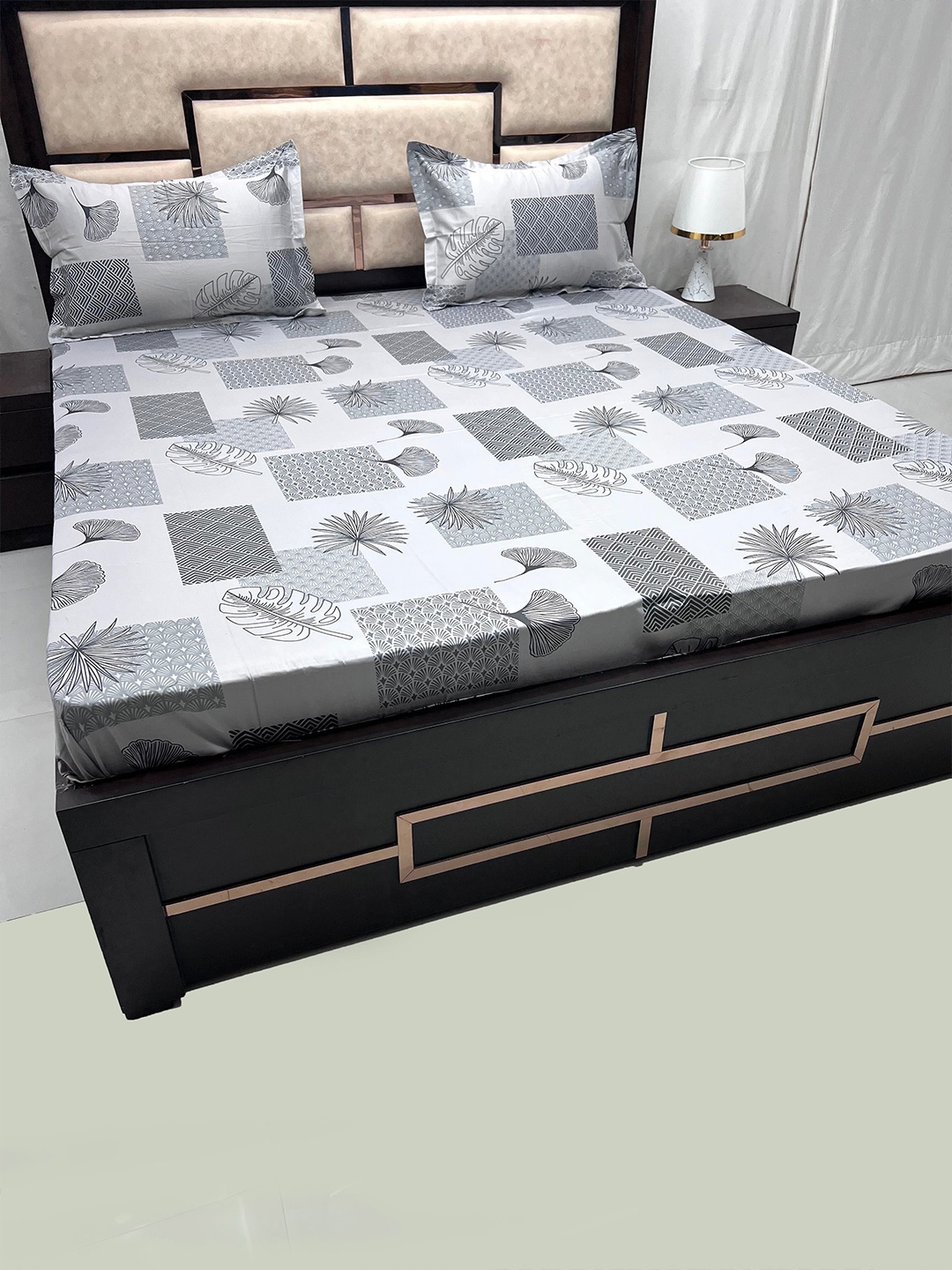 

Pure Decor Divine Fur Grey & Black Floral King Bedsheet With 2 Pillow Covers