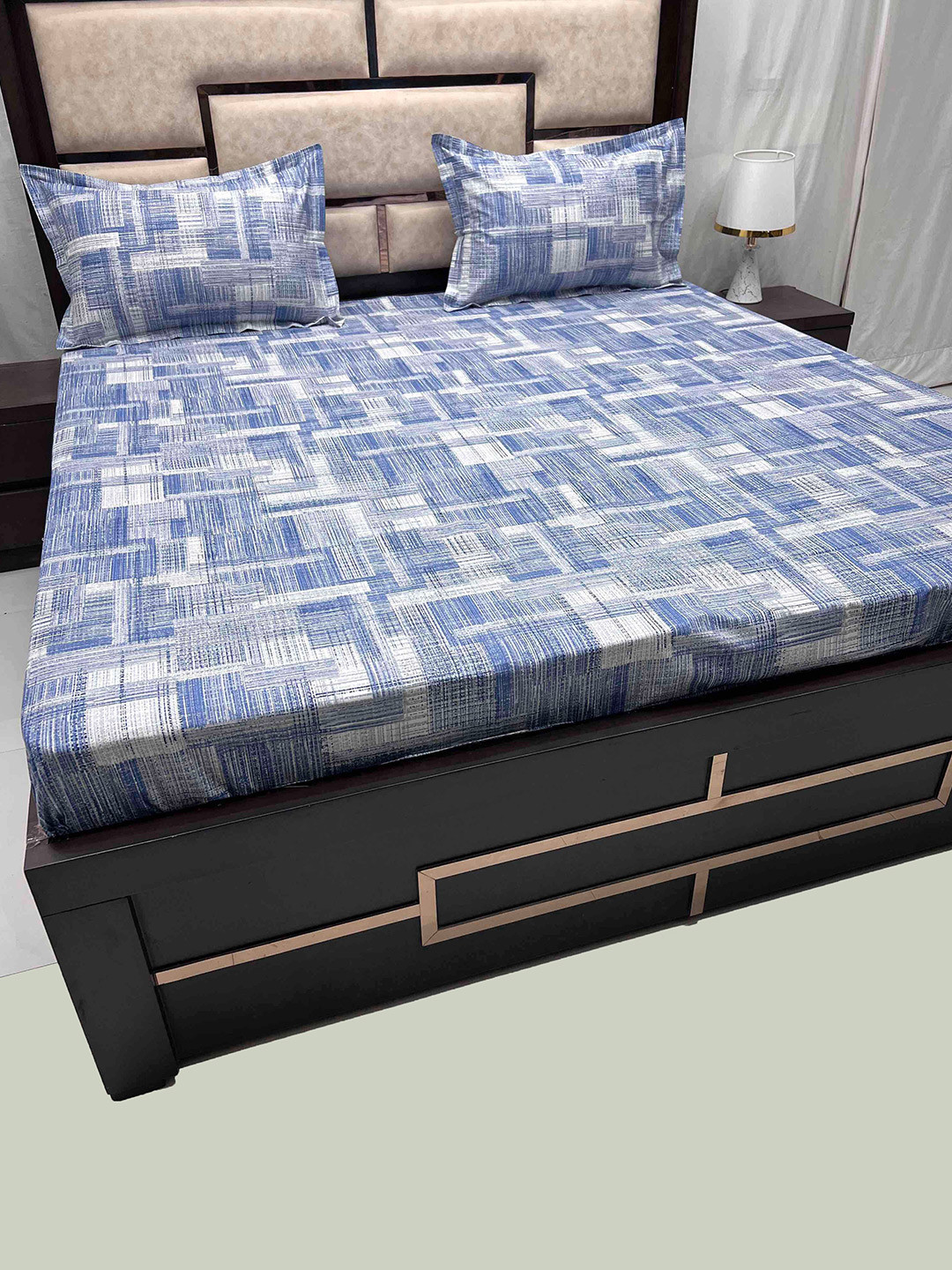 

Pure Decor Velar Blue & White Printed 400 TC King Bedsheet With 2 Pillow Covers