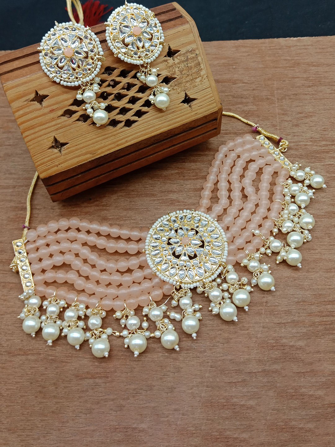 

AASHISH IMITATION Gold-Plated Kundan-Studded Pearl Beaded Jewellery Set