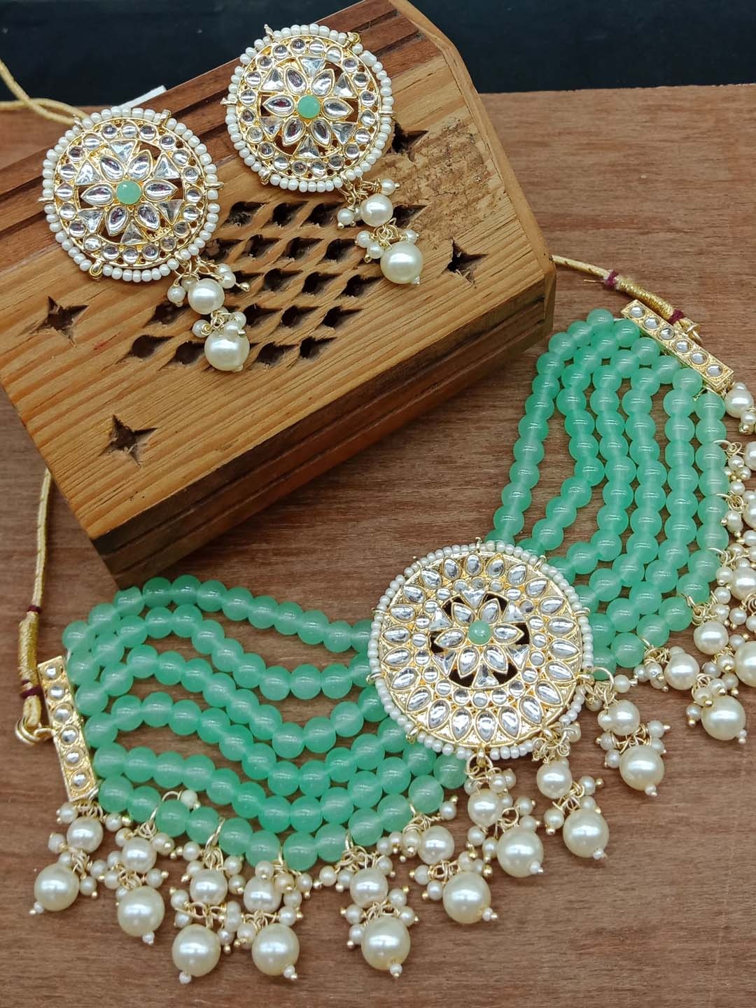 

AASHISH IMITATION Gold-Plated Artificial Stone-Studded & Beaded Jewellery Set