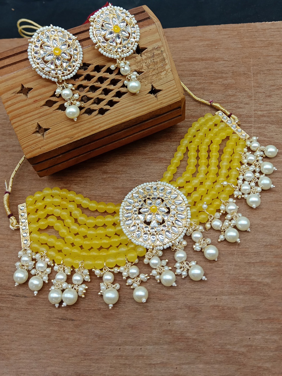 

AASHISH IMITATION Gold-Plated Stone-Studded & Beaded Jewellery Set