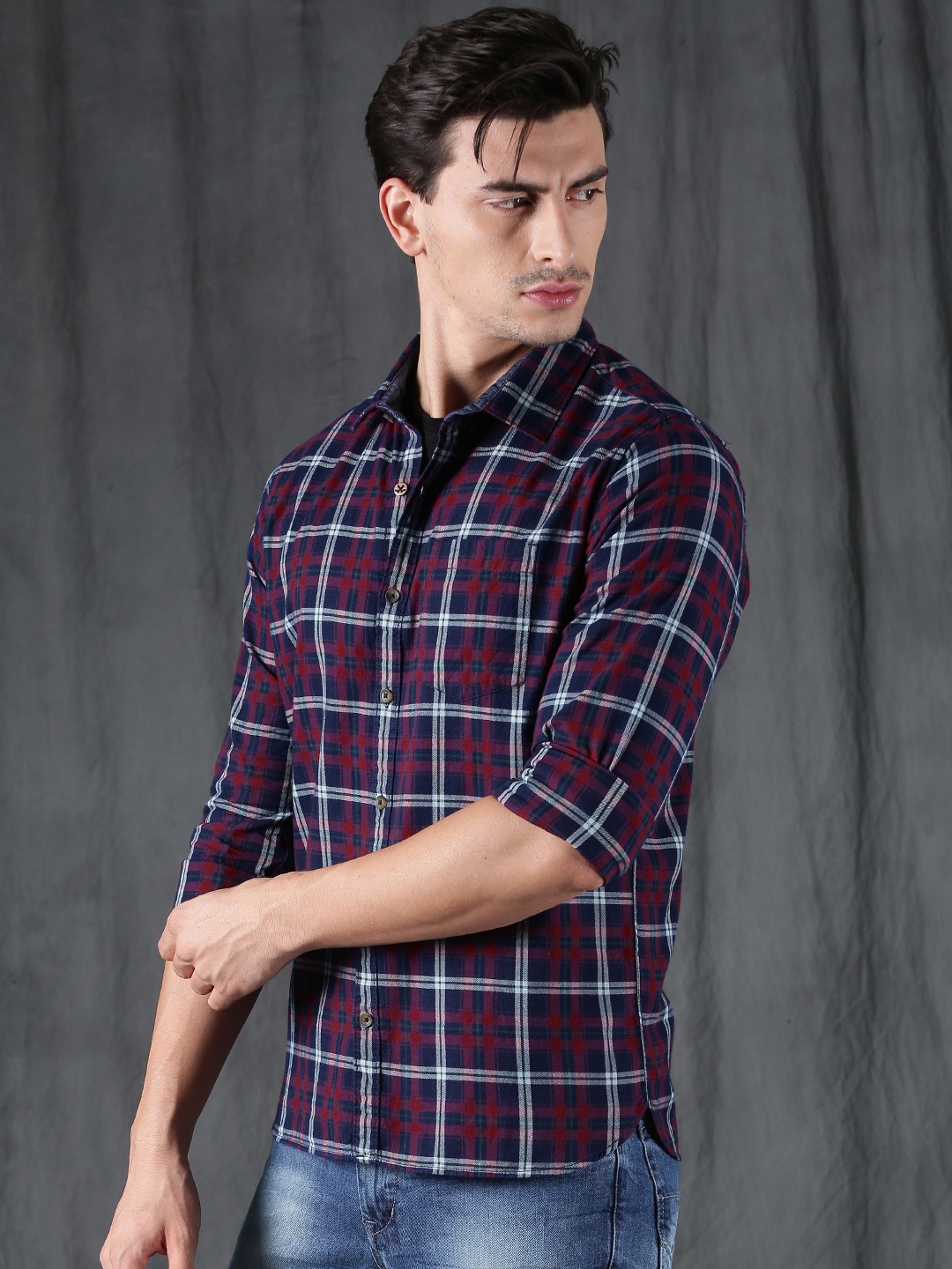 

WROGN Men Navy & Red Slim Fit Checked Casual Shirt, Navy blue