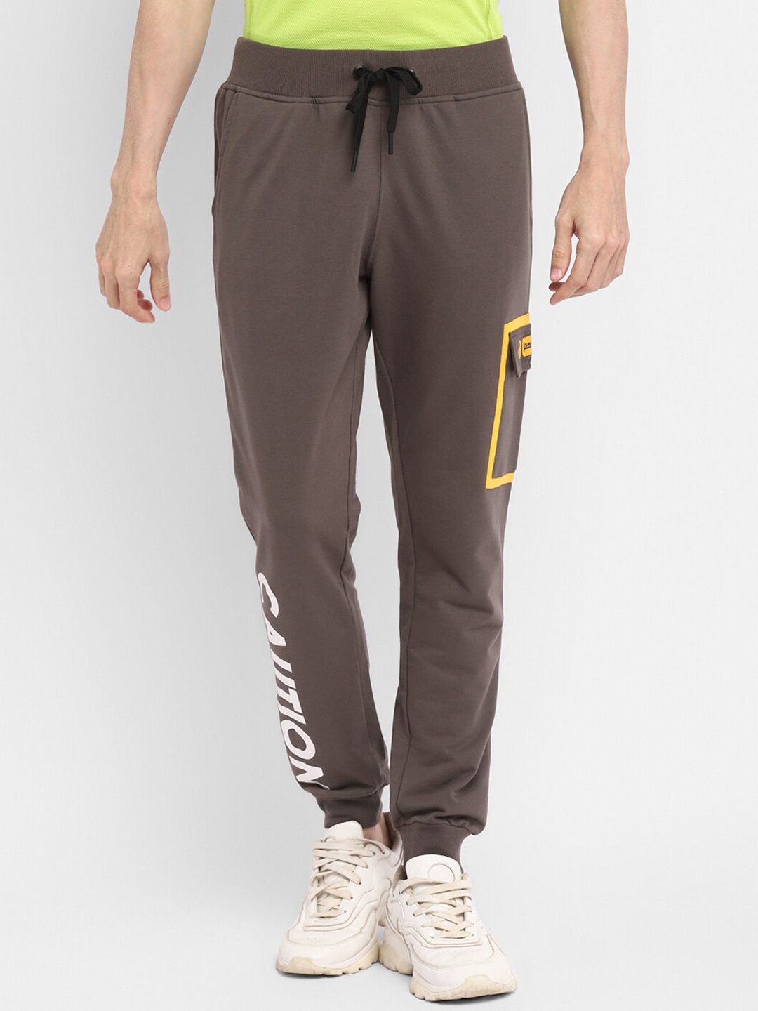 

Alan Jones Men Typography Printed Slim-Fit Joggers, Brown