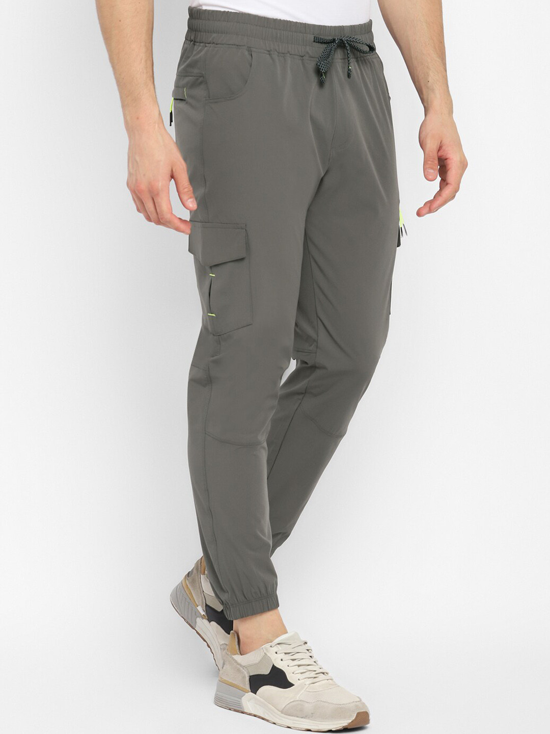 

Alan Jones Men Mid-Rise Slim-Fit Joggers, Grey