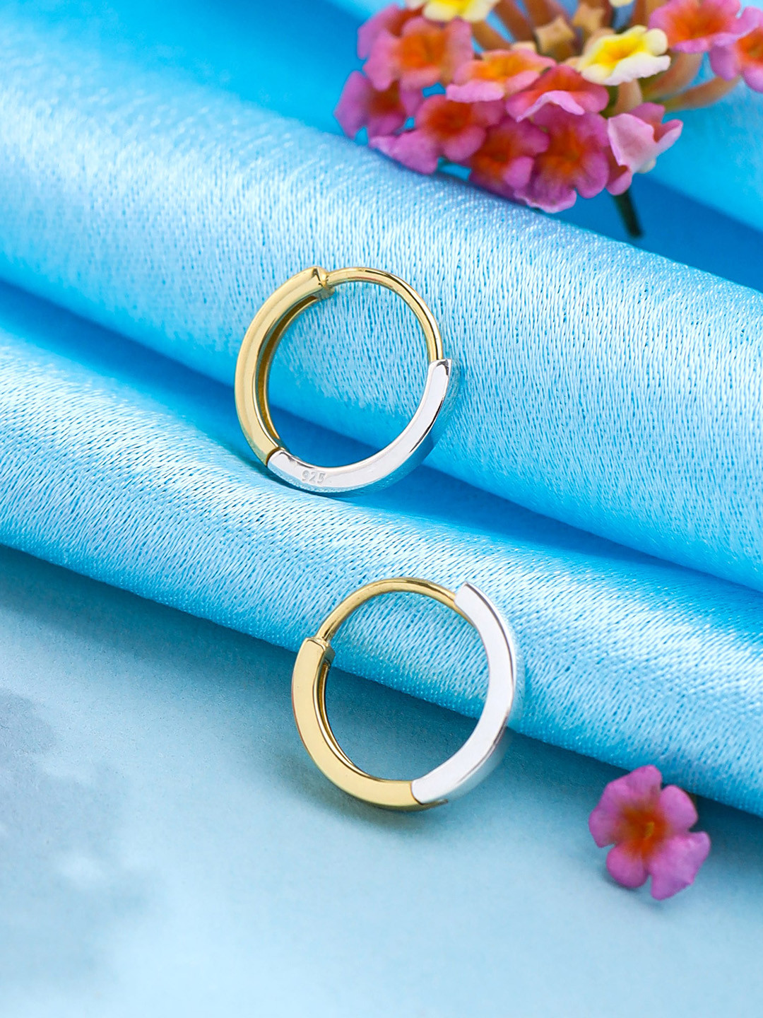 

Raajsi by Yellow Chimes Circular Hoop Earrings, Gold