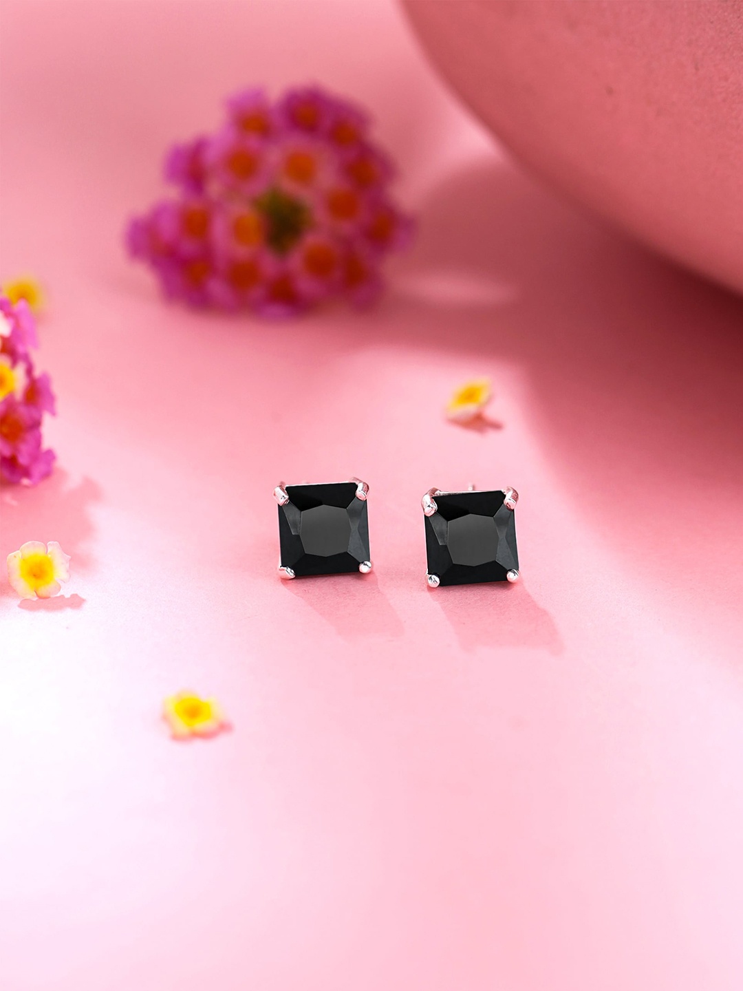 

Raajsi by Yellow Chimes Square Shaped Studs Earrings, Silver