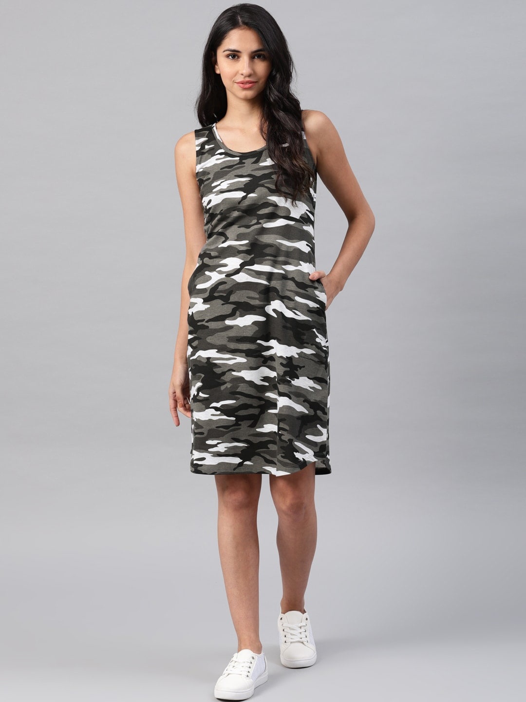 

Mast & Harbour Grey Print Sheath Dress