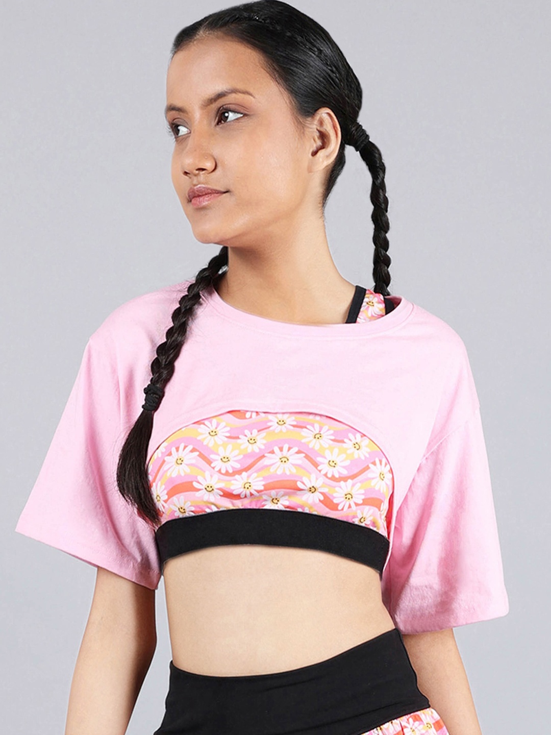

DChica Floral Printed Crop T-Shirt With Shorts, Pink