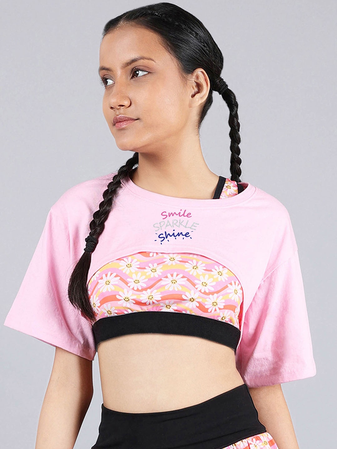 

DChica Floral Printed Crop T-Shirt With Shorts, Pink