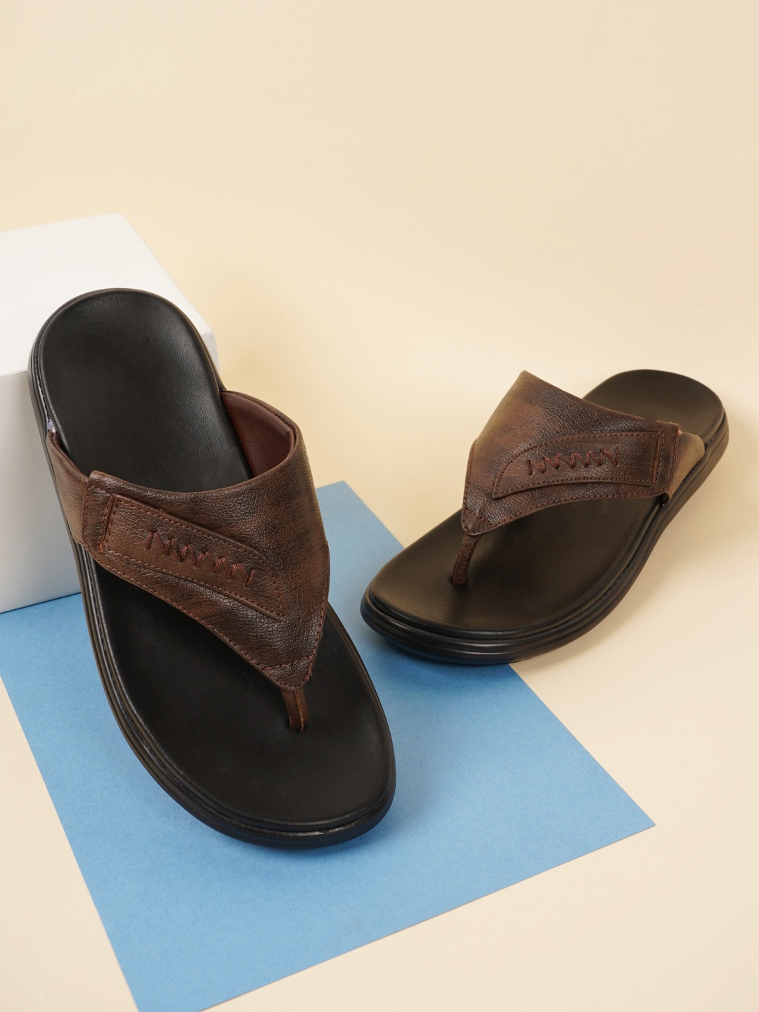 

SAPATOS Men Textured Comfort Sandals, Brown