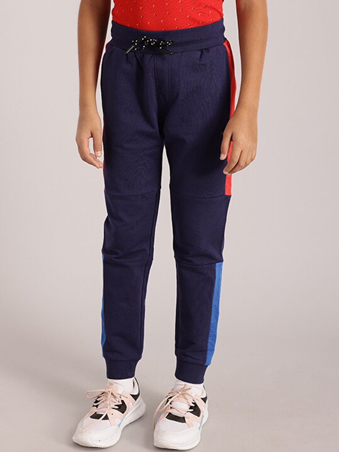 

Indian Terrain Boys Colourblocked Mid-Rise Cotton Joggers, Navy blue