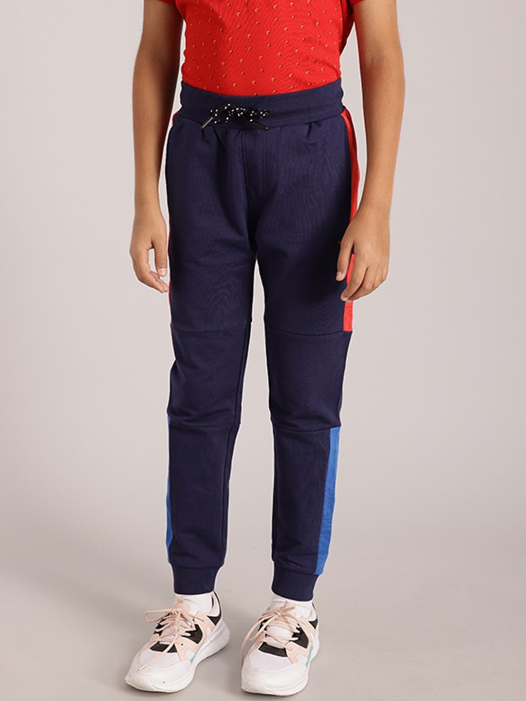 

Indian Terrain Boys Colourblocked Mid-Rise Cotton Joggers, Navy blue