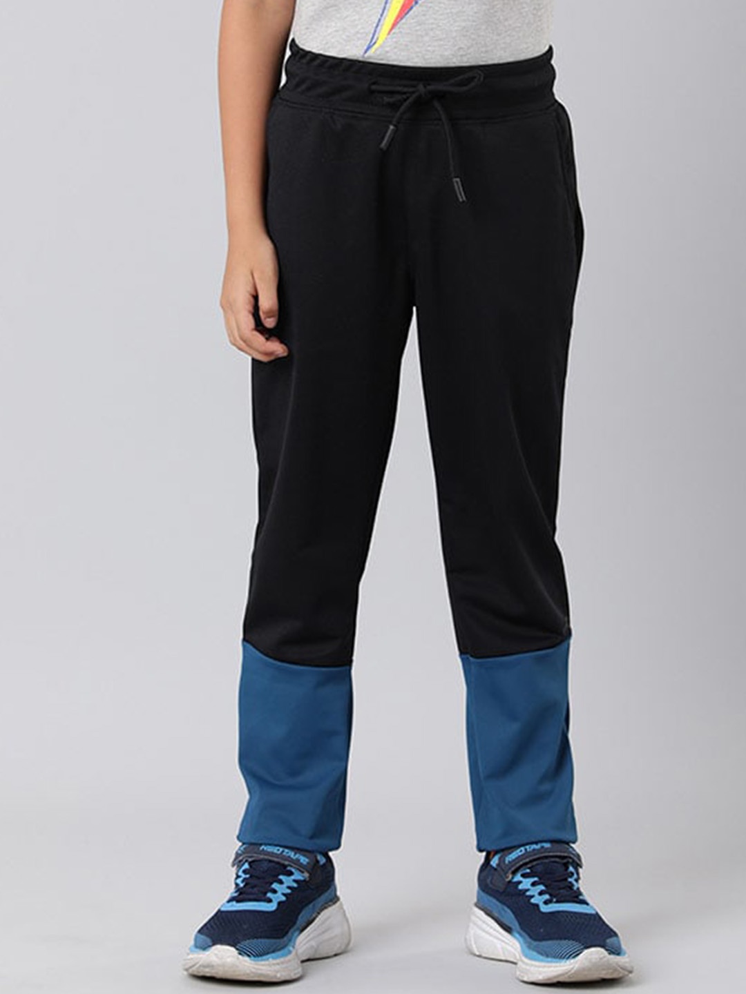 

Indian Terrain Boys Mid-Rise Cotton Track Pants, Black