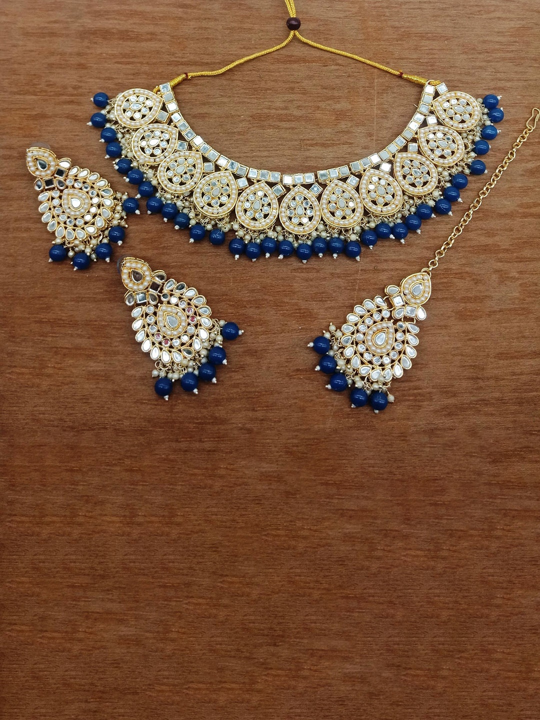 

AASHISH IMITATION Gold-Plated Kundan-Studded & Beaded Jewellery Set