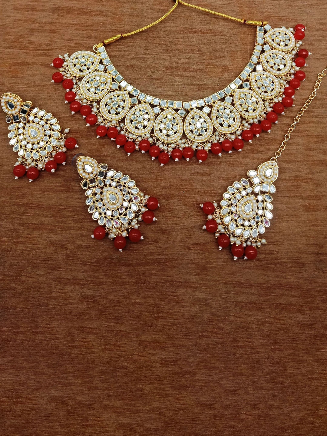 

AASHISH IMITATION Gold-Plated Kundan-Studded & Beaded Necklace & Earring With Maang Tika