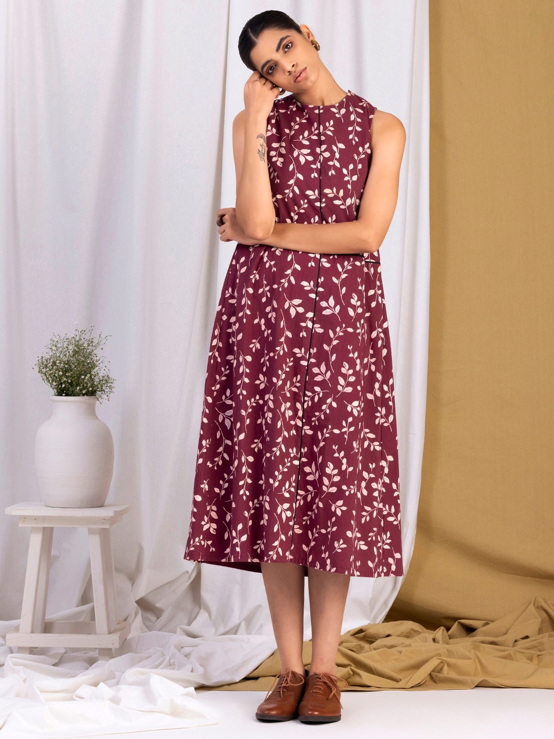 

INDYA Floral Printed Round Neck Pure Cotton A-Line Dress, Maroon