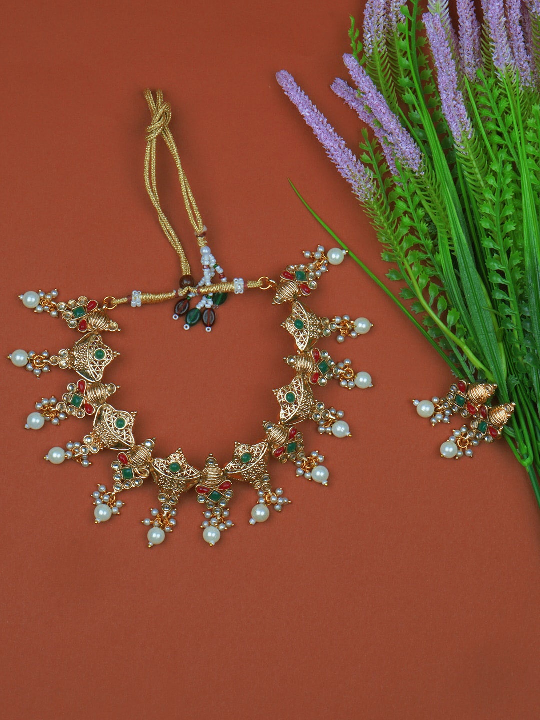 

Matushri Art Gold-Plated Kundan & Stone Studded & Beaded Jewellery Set