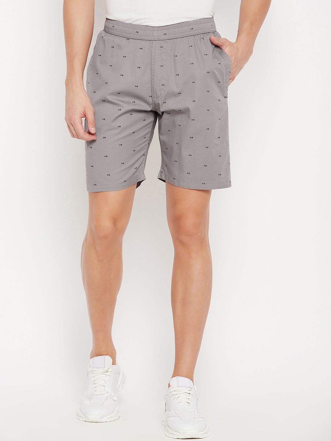 

Okane Men Geometric Printed Shorts, Grey