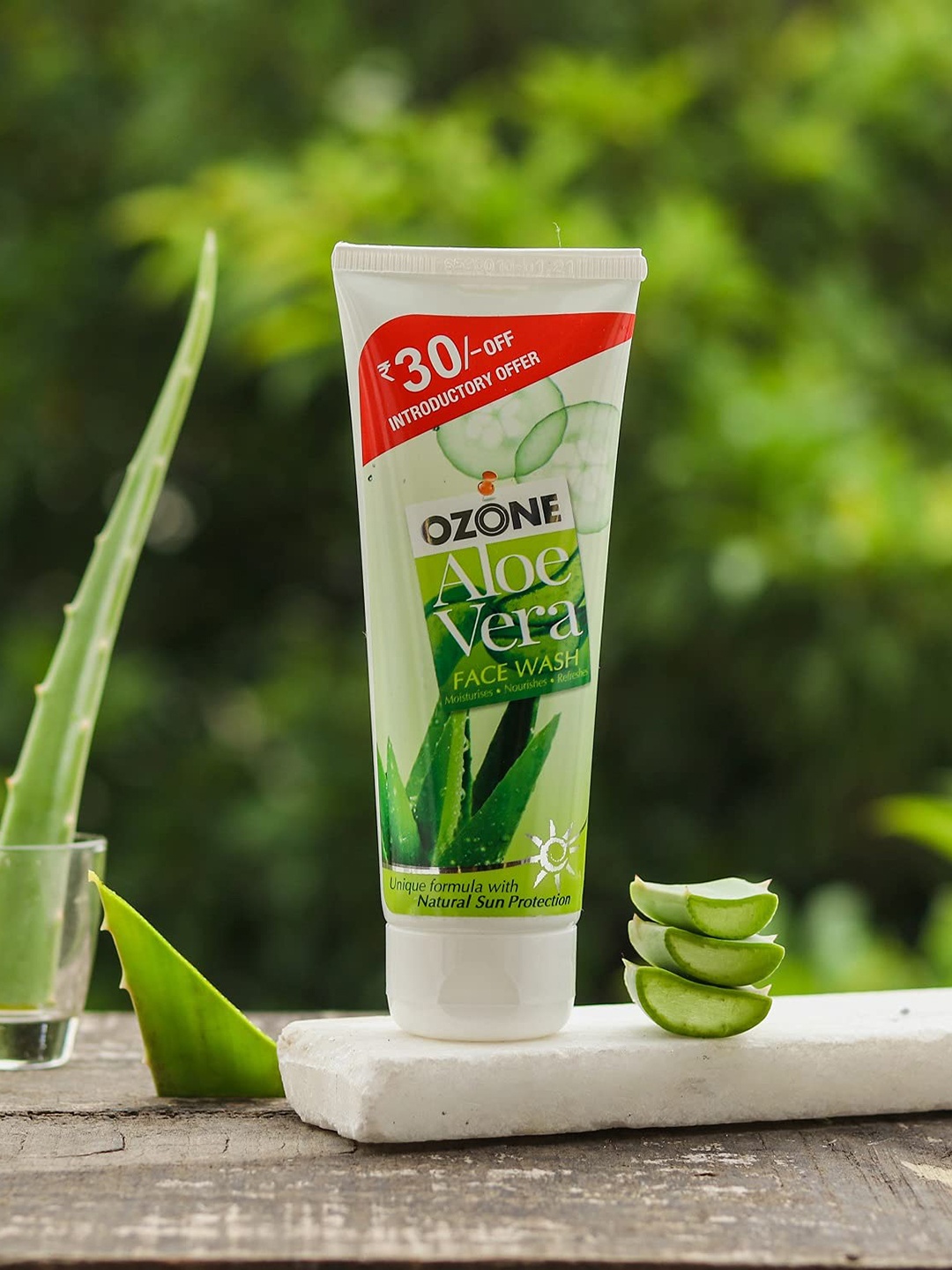 

Ozone Aloe Vera Face Wash with Cucumber & Turmeric - 100ml, Green