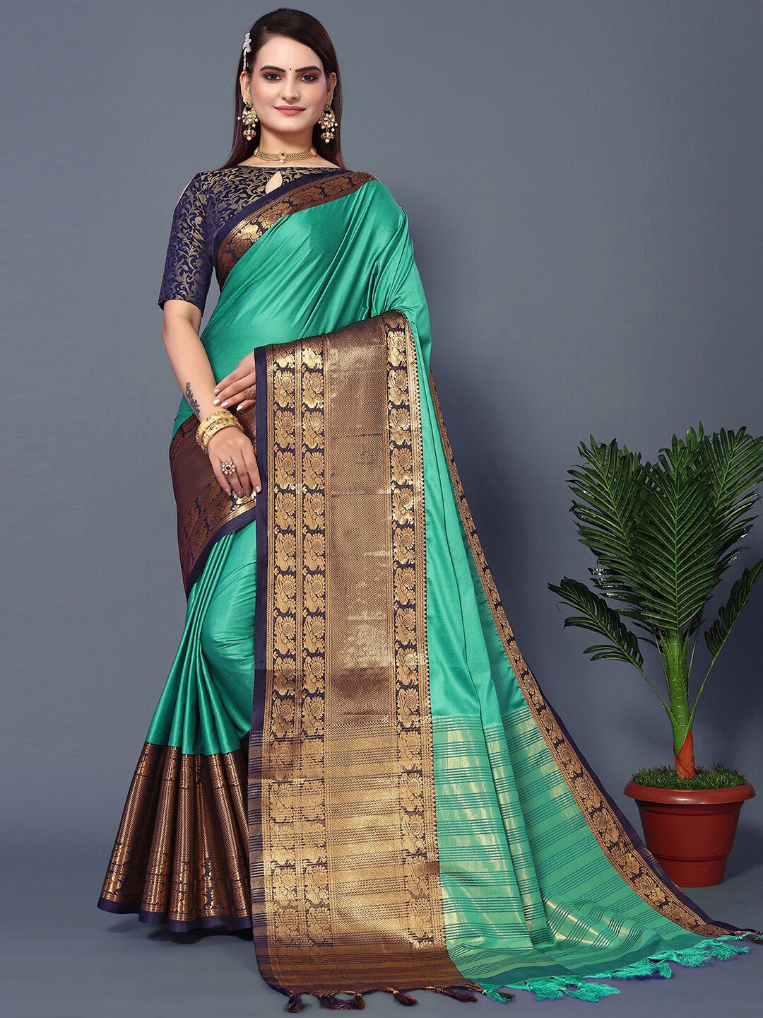 

Mitera Green & Gold-Toned Woven Design Zari Silk Cotton Saree