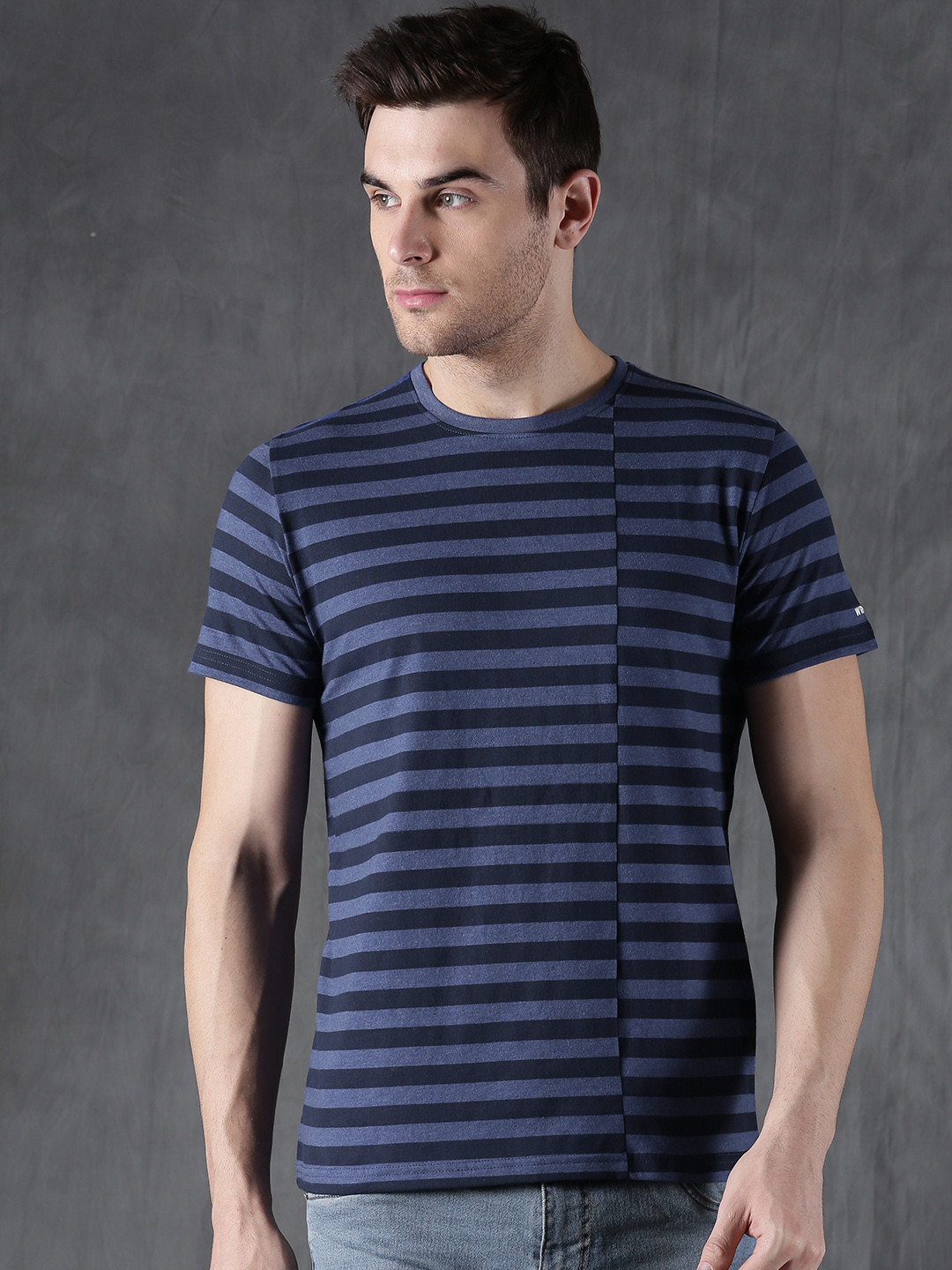 

WROGN Men Blue Striped Round Neck T-shirt