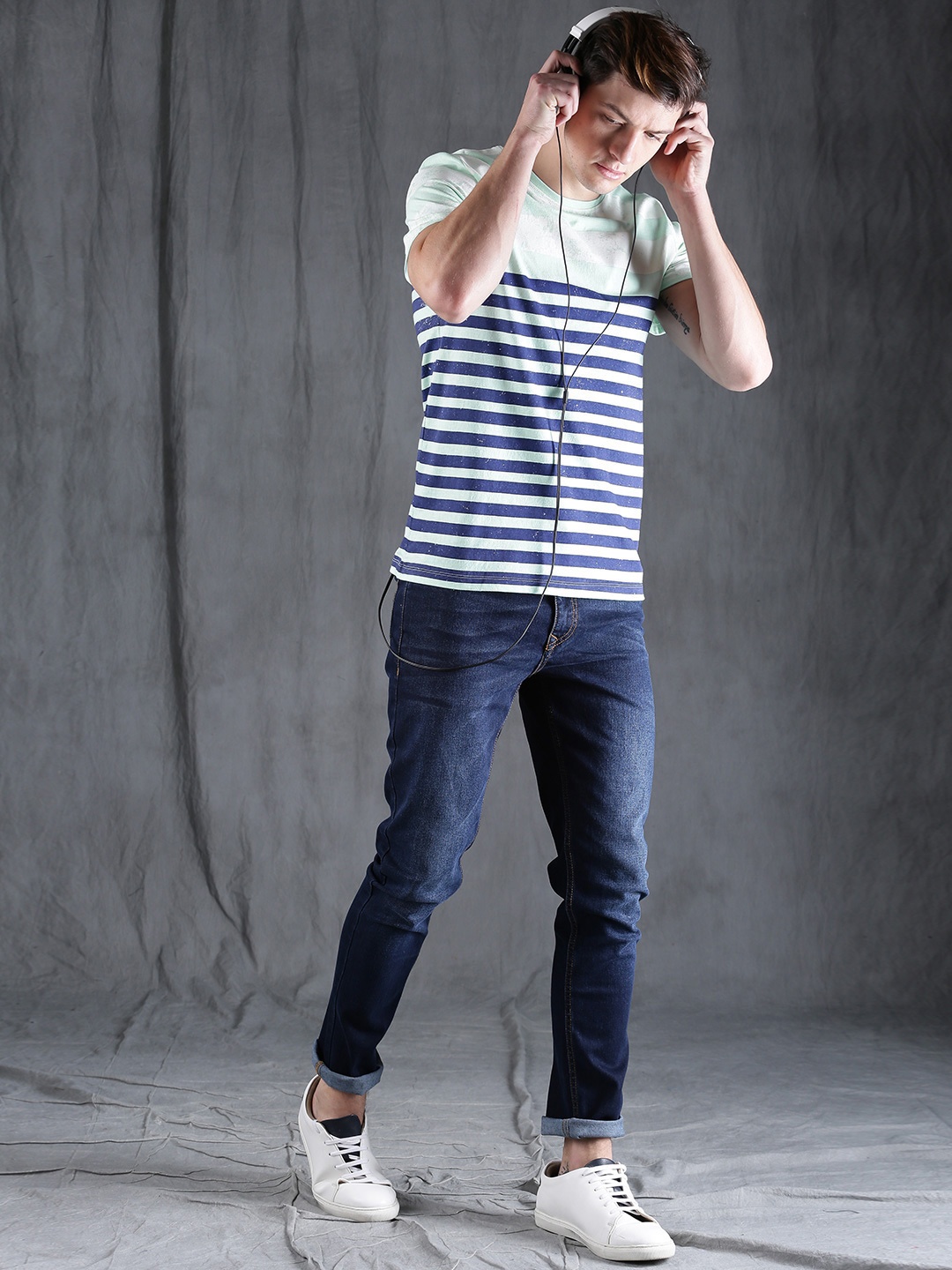 

WROGN Men Sea Green & Navy Striped T-shirt