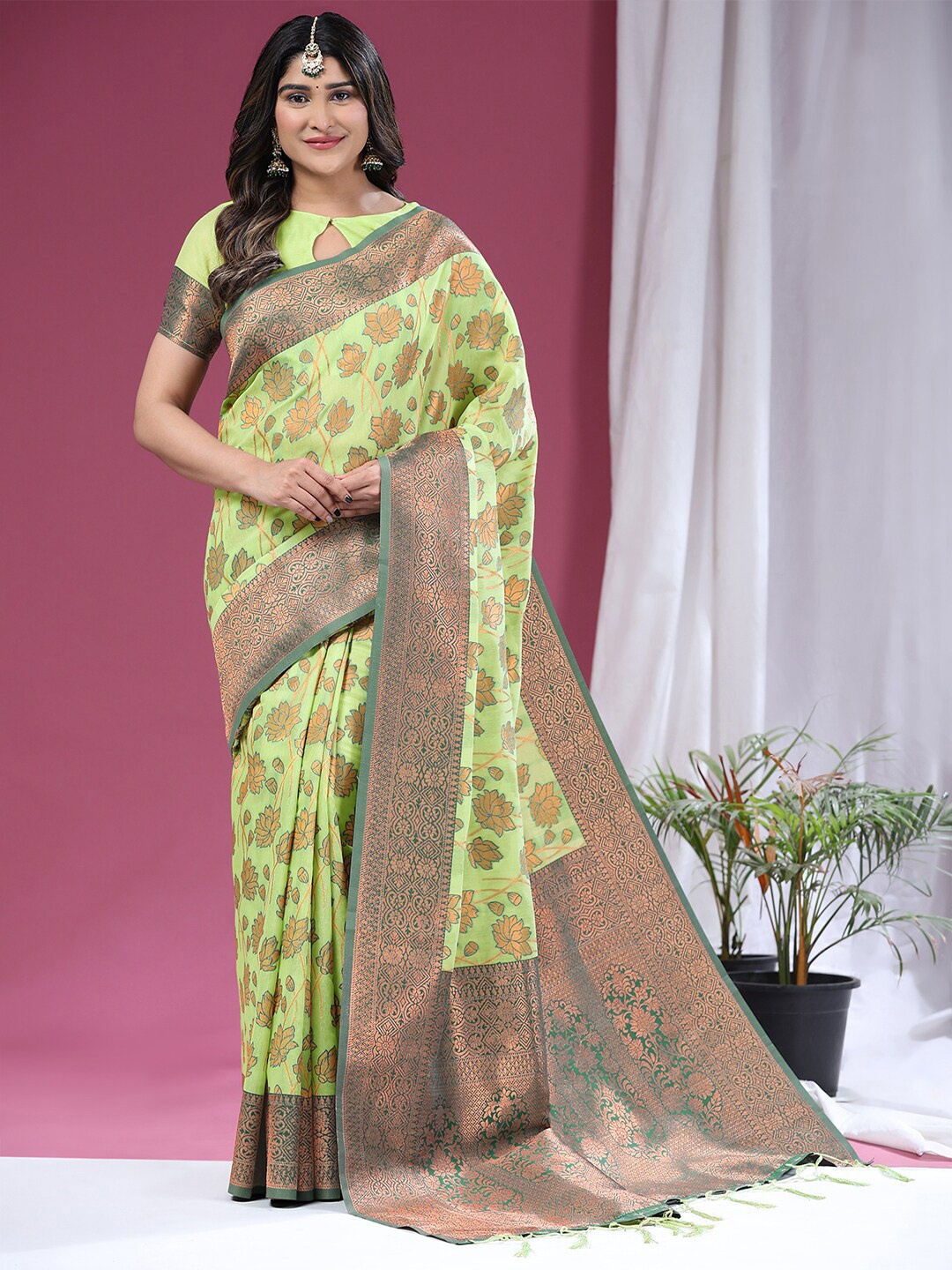 

Kasak Floral Woven Design Zari Silk Cotton Saree, Green