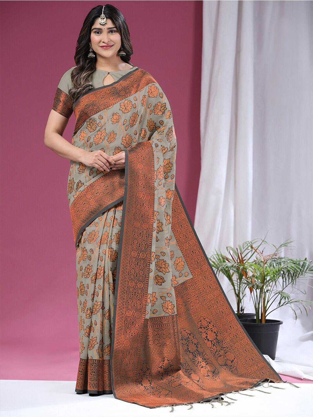 

Kasak Floral Woven Design Zari Silk Cotton Saree, Grey