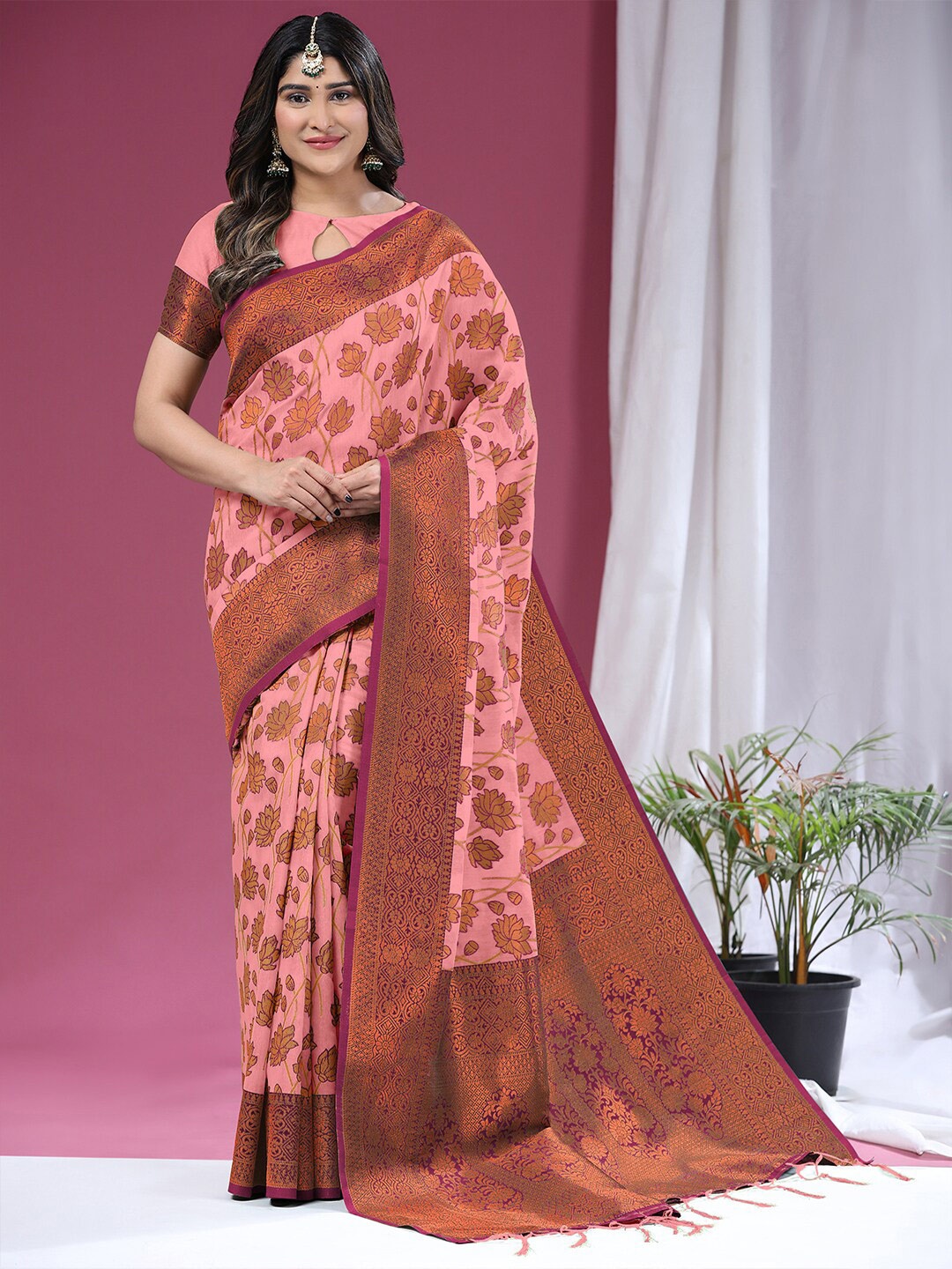 

Kasak Floral Woven Design Zari Silk Cotton Saree, Pink
