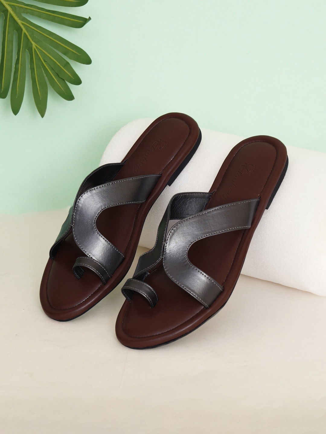 

ELANBERG Synthetic Leather One Toe Flats, Grey