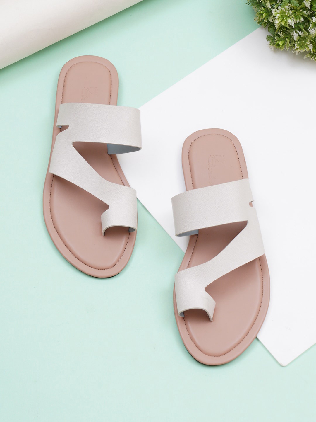 

ELANBERG Synthetic Leather One Toe Flats, White