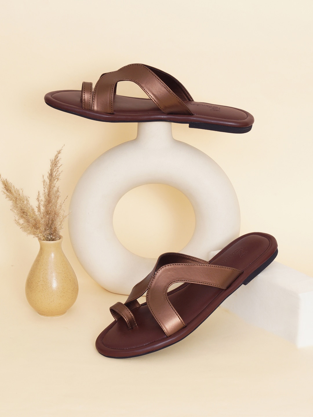 

ELANBERG Synthetic Leather One Toe Flats, Brown
