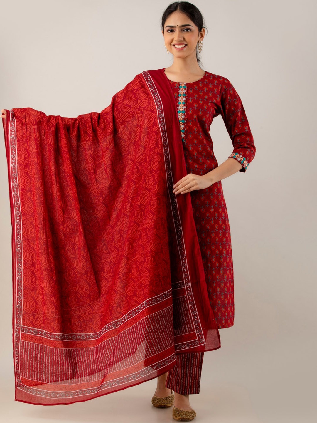 

Readiprint Fashions Floral Printed Thread Work Pure Cotton Kurta with Trousers & Dupatta, Maroon