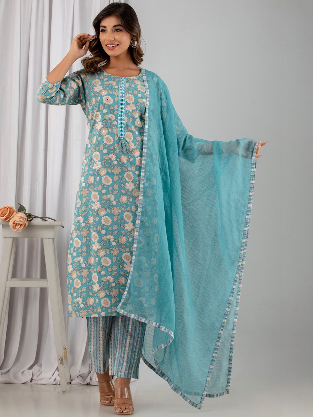 

Readiprint Fashions Floral Printed Regular Thread Work Pure Cotton Kurta with Trousers, Turquoise blue
